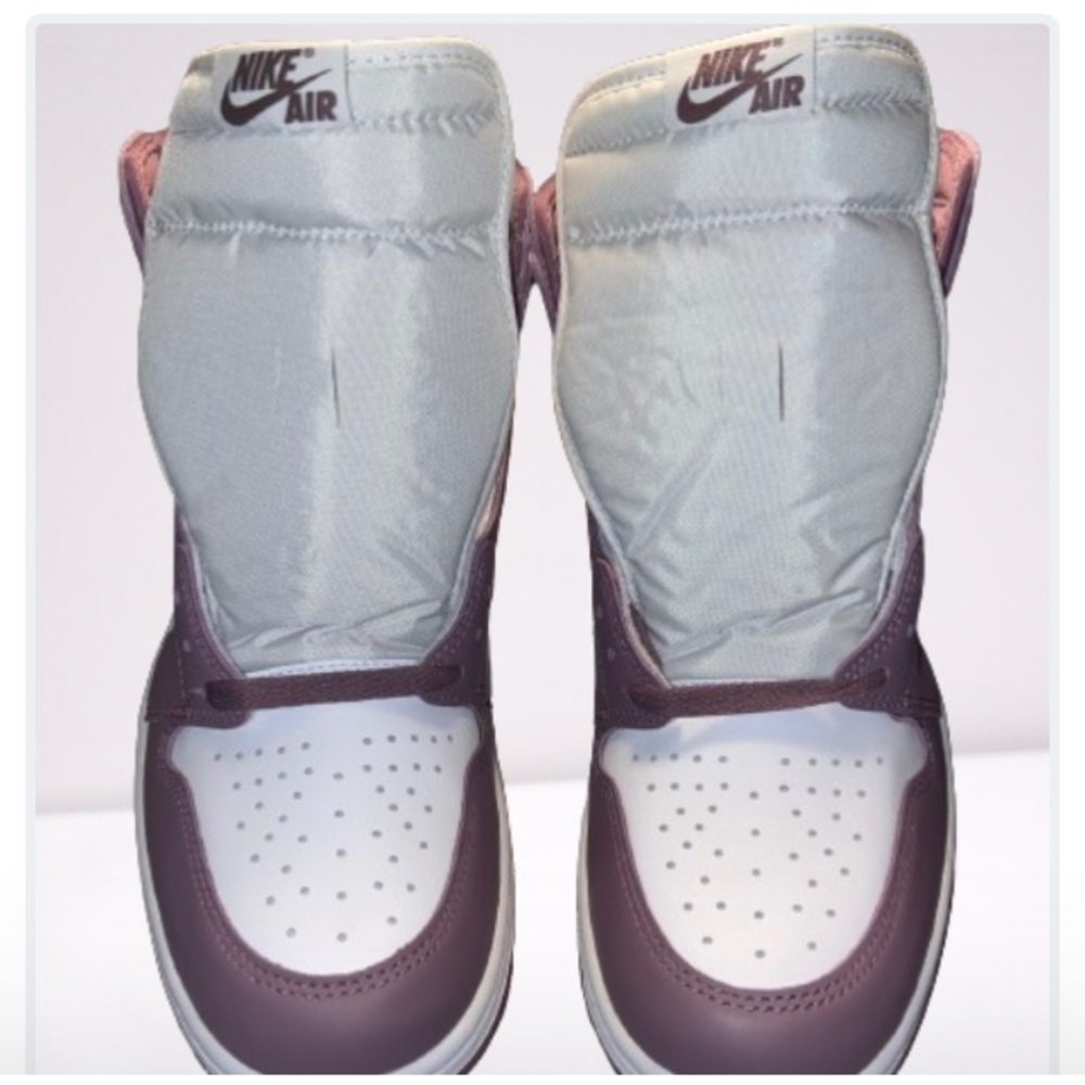 NWOT - Air Jordan 1 Retro High Sneakers - Picture 2 of 7